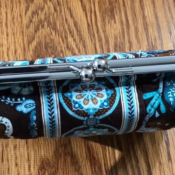 Vera Bradley Kiss And Make Up kisslock cosmetic clutch in Java Blue - Like New! - Picture 4 of 8